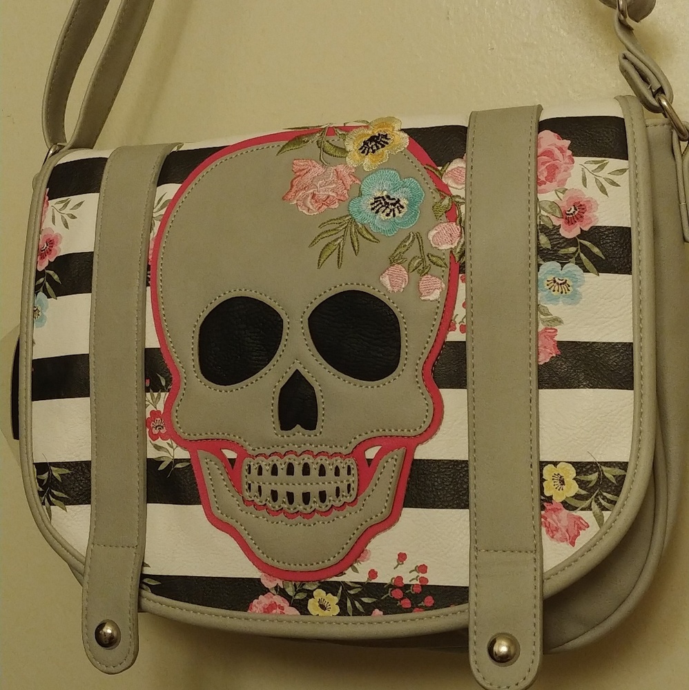 LOUNGEFLY skull purse
